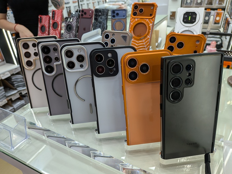 3階：スマホケース・スタンド・ストラップ＆各種アクセサリー総合問屋街 2