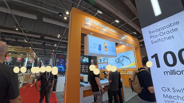 出典:私ミシェリーの撮影.SHINECONブース全景の熱気を伝える