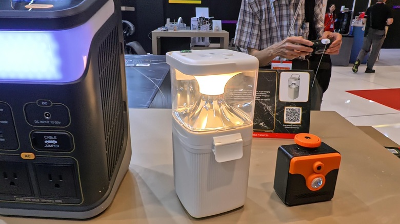 出典:私ミシェリーの撮影.塩水だけで発電して点灯する「ソルトウォーターランプ（SDGs）」