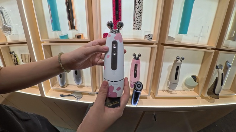 出典 私ミシェリーの撮影.  桜モチーフが華やか！「MR-2590 LUMILIFT Pro」多機能美顔器